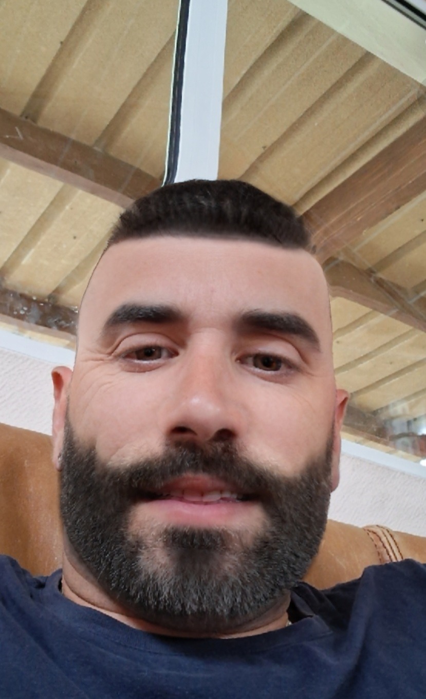 Profil de Vuk, 40 ans, Libertine à Stegen