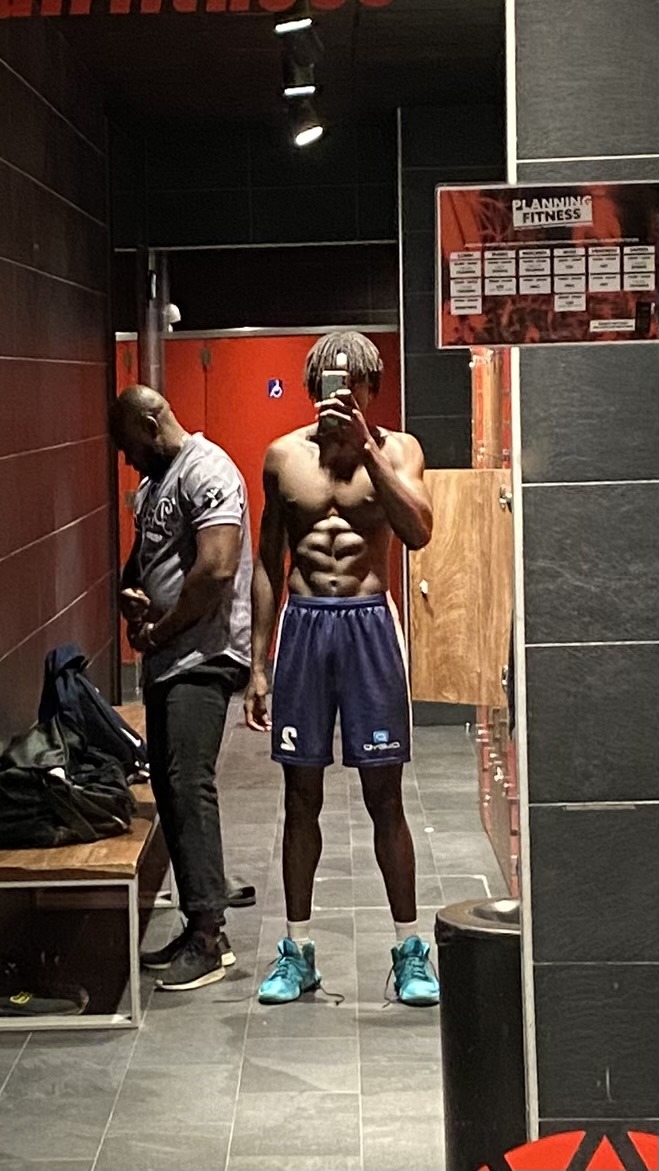 Profil de Hadj, 24 ans, Libertine à Roder